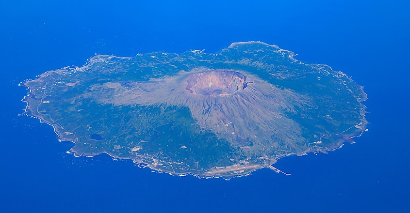 the-masked-danger-island-miyakejima-japan1 the-masked-danger-island-miyakejima-japan1