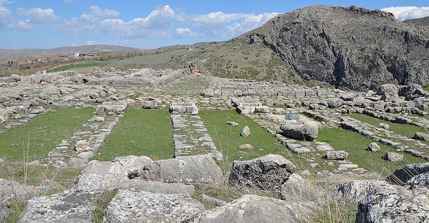 the-hittites-yaziliikaya-3200-year-old-shrine-in-turkey2 the-hittites-yaziliikaya-3200-year-old-shrine-in-turkey2