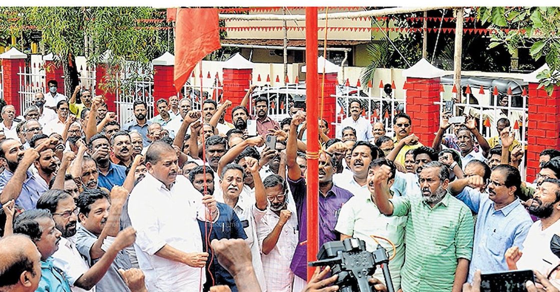 പുന്നപ്ര വയലാർ വാരാചരണം വയലാറിലും മേനാശേരിയിലും പതാകയുയർത്തി