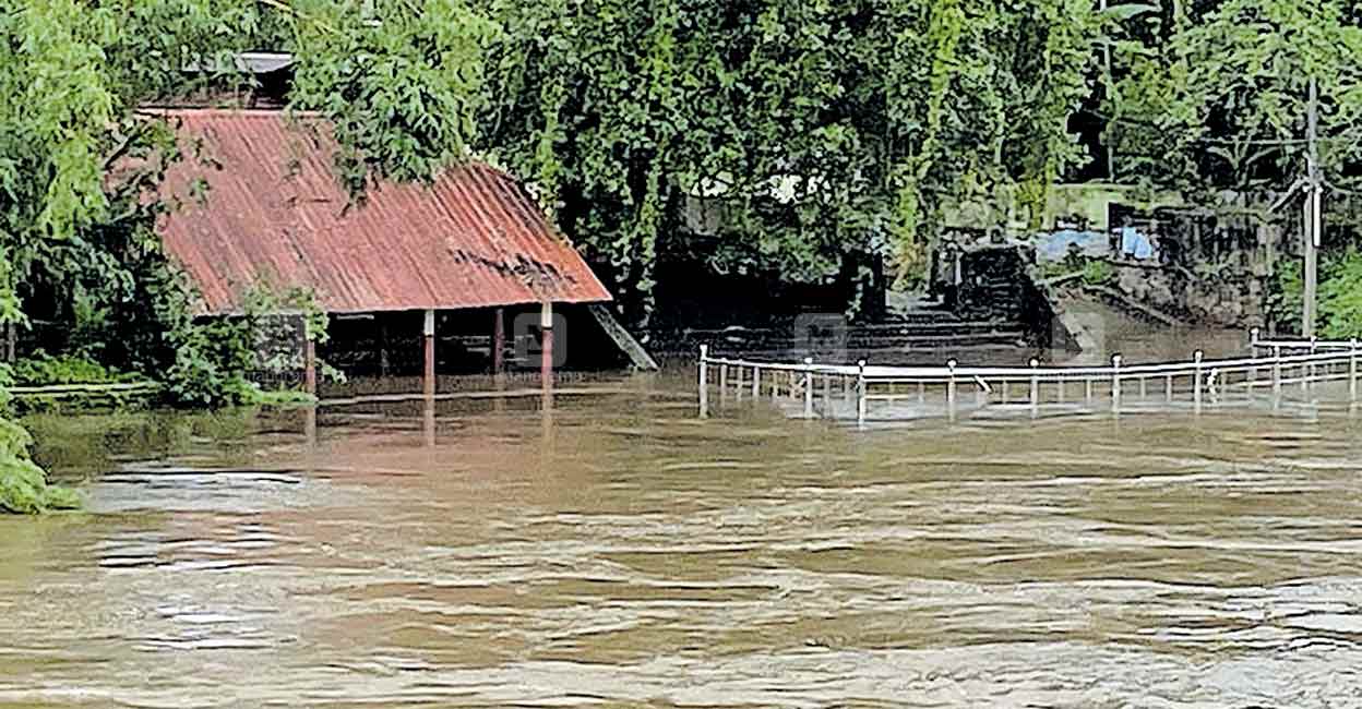 ചെങ്ങന്നൂരിൽ താഴ്ന്ന പ്രദേശങ്ങളിൽ വെള്ളം കയറി; 24 കുടുംബങ്ങളെ ...