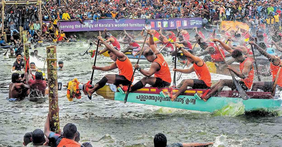 തിത്തിത്താരാ വീയപുരം 
ആലപ്പുഴ പുന്നമടക്കായലിൽ നടന്ന 69–ാമത് നെഹ്റു ട്രോഫി വള്ളംകളിയിൽ പള്ളാത്തുരുത്തി ബോട്ട് ക്ലബ് തുഴഞ്ഞ വീയപുരം ചുണ്ടൻ ഒന്നാം സ്ഥാനത്ത് ഫിനിഷ് ചെയ്യുന്നു. 	ചിത്രം: വിഘ്നേഷ് കൃഷ്ണമൂർത്തി ∙ മനോരമ 