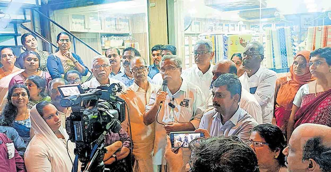 പുനരധിവാസ ഫണ്ട് നിഷേധിച്ചതിൽ പ്രതിഷേധിച്ച് സിപിഐ കായംകുളം മണ്ഡലം കമ്മിറ്റി നടത്തിയ പ്രതിഷേധ പ്രകടനവും സമ്മേളനവും സിപിഐ സംസ്ഥാന സെക്രട്ടറി ബിനോയി വിശ്വം ഉദ്ഘാടനം ചെയ്യുന്നു.  