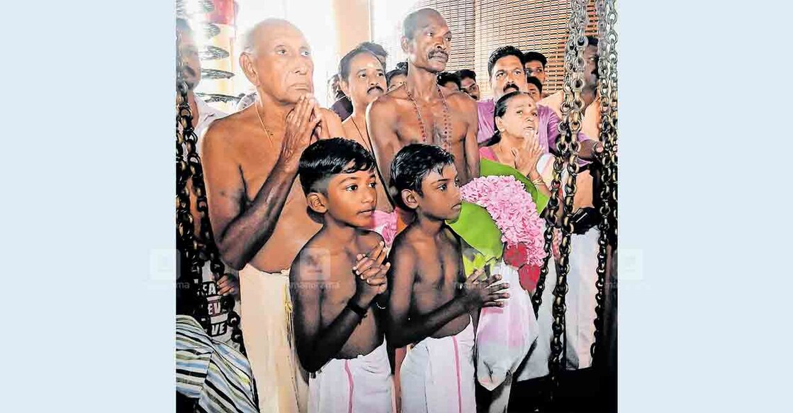 ചെട്ടികുളങ്ങര ഭഗവതിയുടെ ദർശനത്തിനായി കുത്തിയോട്ട കുരുന്നുകൾ ക്ഷേത്രനടയിലെത്തിയപ്പോൾ.