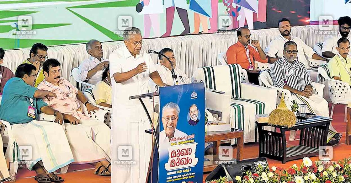 Alappuzha-pinarayi-vijayan-meeting-farmers ആലപ്പുഴയിൽ കർഷകരുമായി നടത്തിയ മുഖാമുഖം പരിപാടിയിൽ മുഖ്യമന്ത്രി പിണറായി വിജയൻ പ്രസംഗിക്കുന്നു. പി.പി.ചിത്തരഞ്ജൻ എംഎൽഎ, എ.എം.ആരിഫ് എം.പി, മന്ത്രിമാരായ ജെ.ചിഞ്ചുറാണി, സജി ചെറിയാൻ , പി.പ്രസാദ് തുടങ്ങിയവർ സമീപം. ചിത്രം : മനോരമ.