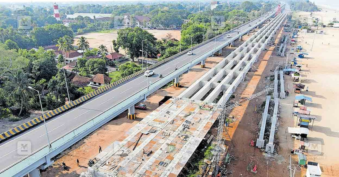 alappuzha-elevated-highway പഴയ ബൈപാസ് നിർമാണത്തെ അപേക്ഷിച്ച് വേഗത്തിലാണു പുതിയ ബൈപാസ് നിർമിക്കുന്നത്. ആകെയുള്ള 96 തൂണുകളിൽ 86 എണ്ണം പൂർത്തിയായി. റെയിൽവേ മേൽപാലങ്ങൾ ഉള്ള ഭാഗങ്ങളിലാണു നിർമാണം വൈകിയത്. കുതിരപ്പന്തിയിലെ മേൽപാലത്തിനായുള്ള പൈലിങ് കഴിഞ്ഞു. തൂണിന്റെ പണി തുടങ്ങി. മാളികമുക്കിനു സമീപത്തെ റെയിൽവേ മേൽപാലത്തിനായി പൈലിങ് പുരോഗമിക്കുകയാണ്.