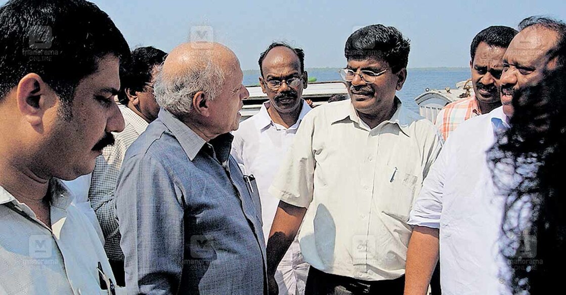 dr-ms-swaminathan കുട്ടനാട്ടിൽ എത്തിയ ഡോ. എം.എസ്.സ്വാമിനാഥൻ ഡോ. കെ.ജി പത്മകുമാർ, തോമസ് ചാണ്ടി തുടങ്ങിയവർക്കൊപ്പം. (ഫയൽ ചിത്രം)