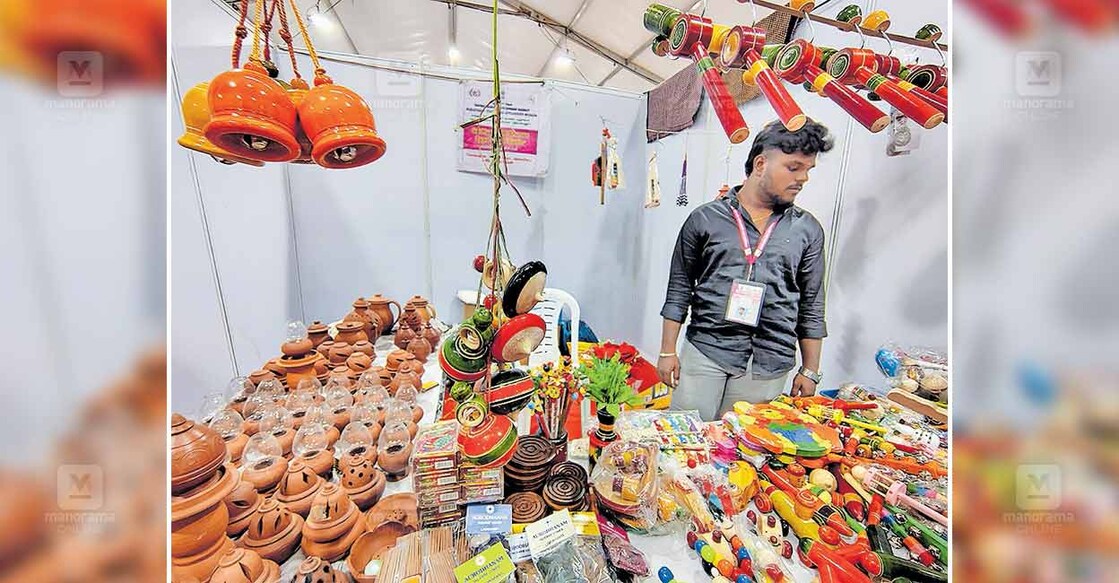 കുടുംബശ്രീ ദേശീയ സരസ് മേളയിലെ പോണ്ടിച്ചേരി സ്റ്റാൾ.  
