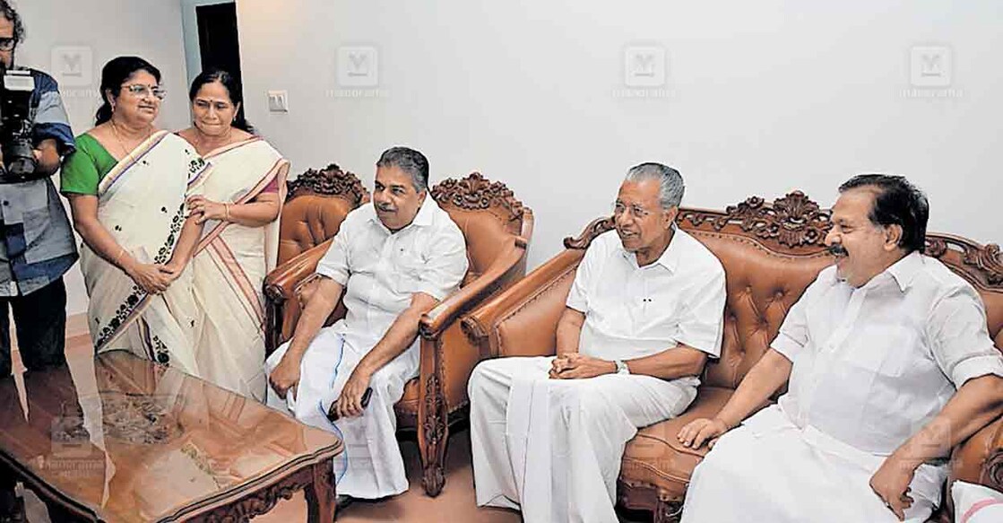 രമേശിന്റെ അമ്മയുടെ നിര്യാണം: മുഖ്യമന്ത്രി വീട്ടിലെത്തി അനുശോചനം ...