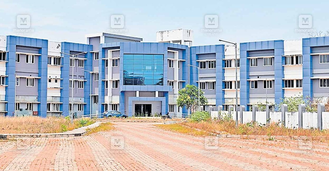വണ്ടാനത്ത് ഗവ. ഡെന്റൽ കോളജിന്റെ പുതിയ കെട്ടിട സമുച്ചയം. ചിത്രം: മനോരമ  
