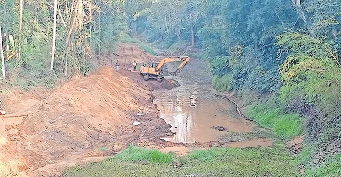 നവീകരണ പുരോഗമിക്കുന്ന വരട്ടാർ  