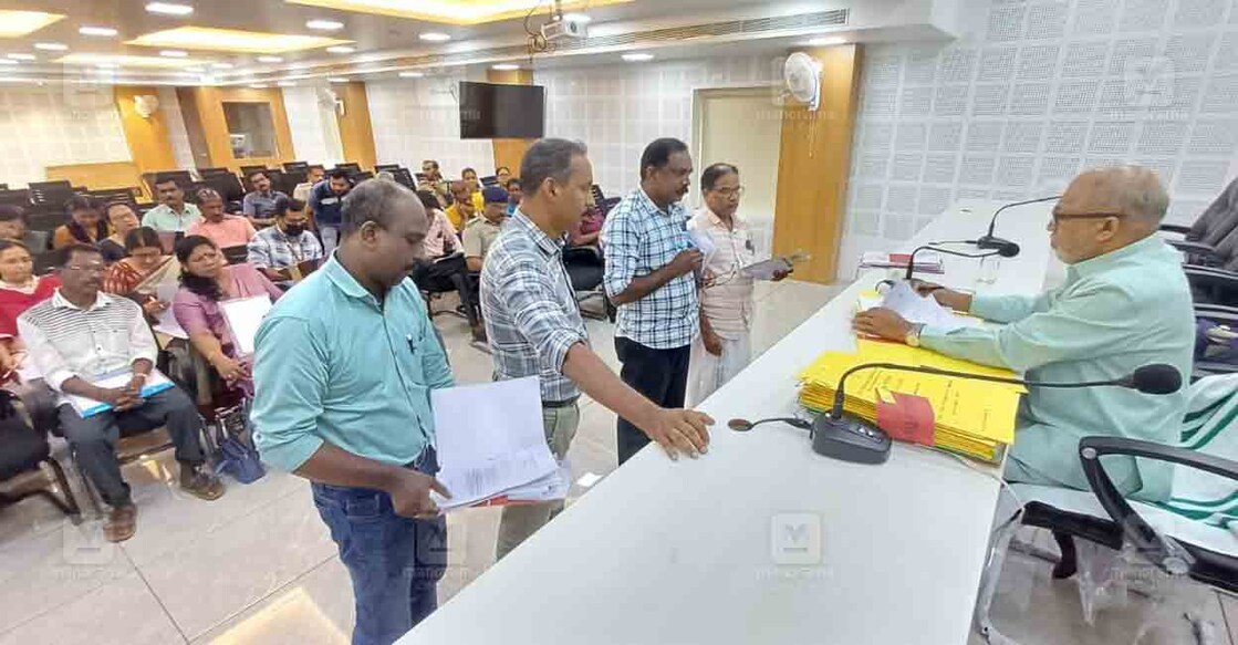 abdul-hakeem-1 സംസ്ഥാന വിവരാവകാശ കമ്മിഷണർ ഡോ. എ. അബ്ദുൽ ഹക്കീം ആലപ്പുഴ കലക്ടറേറ്റിൽ സിറ്റിങ് നടത്തുന്നു.