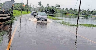 ആശ്വാസം, കുട്ടനാട്ടിൽ ജലനിരപ്പ് താഴ്ന്നു; നിർത്തിവച്ച ബസ് സർവീസുകൾ പുനരാരംഭിച്ചു