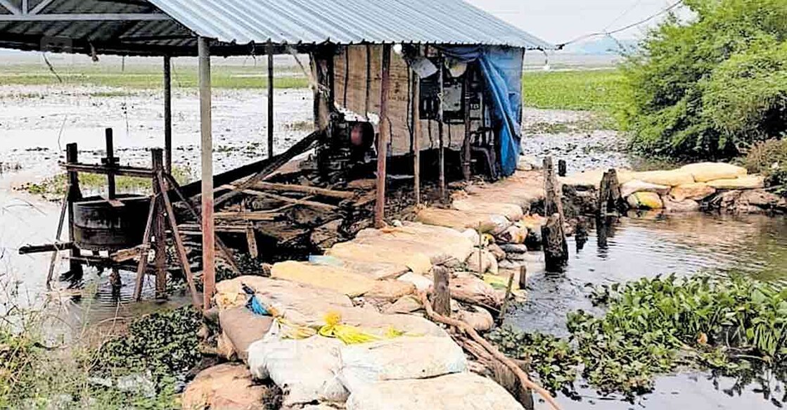 https://img-mm.manoramaonline.com/content/dam/mm/mo/district-news/alappuzha/images/2026/1/3/pumbing.jpg?h=583&w=1120