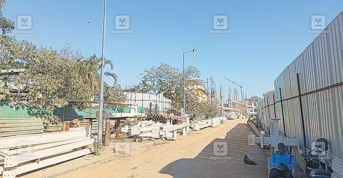 നവീകരണ പ്രവൃത്തികൾ പുരോഗമിക്കുന്ന ബെംഗളൂരു കന്റോൺമെന്റ് റെയിൽവേ സ്റ്റേഷൻ  
