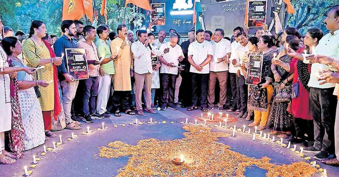കശ്മീർ പഹൽഗാമിൽ ഭീകരരുടെ വെടിയേറ്റു മരിച്ചവർക്ക് ആദരാഞ്ജലിയർപ്പിച്ച് ബിജെപി സൗത്ത് മണ്ഡലം കമ്മിറ്റിയുടെ നേതൃത്വത്തിൽ നടത്തിയ റാലി.