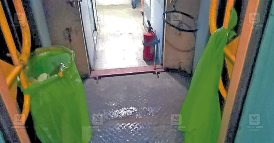 train-passengers-report-unhygienic-conditions train-passengers-report-unhygienic-conditions