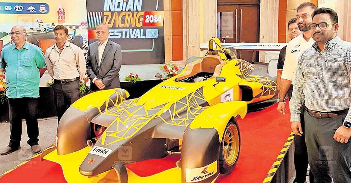 first-night-Formula-4-street-car-race ചെന്നൈയിൽ നടക്കുന്ന രാത്രികാല ഫോർമുല 4 സ്ട്രീറ്റ് കാറോട്ട മത്സരത്തിന്റെ പ്രഖ്യാപന ചടങ്ങിൽ എഫ്എംഎസ്സിഐ പ്രസിഡന്റ് അക്ബർ ഇബ്രാഹിം, മുൻ എഫ്1 ഡ്രൈവർ നരെയ്ൻ കാർത്തികേയൻ, കായിക സെക്രട്ടറി അതുല്യ മിശ്ര, എസ്ഡിഎടി മെംബർ സെക്രട്ടറി ജെ.മേഘനാഥ് റെഡ്ഡി, ആർപിപിഎൽ എംഡി അഖിലേഷ് റെഡ്ഡി തുടങ്ങിയവർ. ചിത്രം∙ മനോരമ