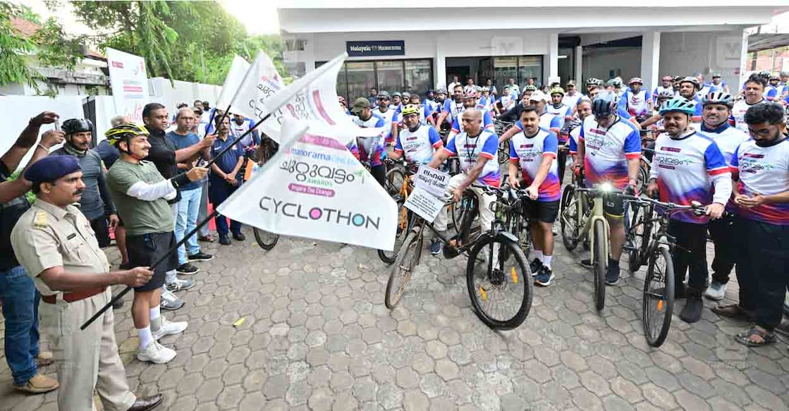 chuttuvattom-awards-cycle-rally-flag-off-1 chuttuvattom-awards-cycle-rally-flag-off-1