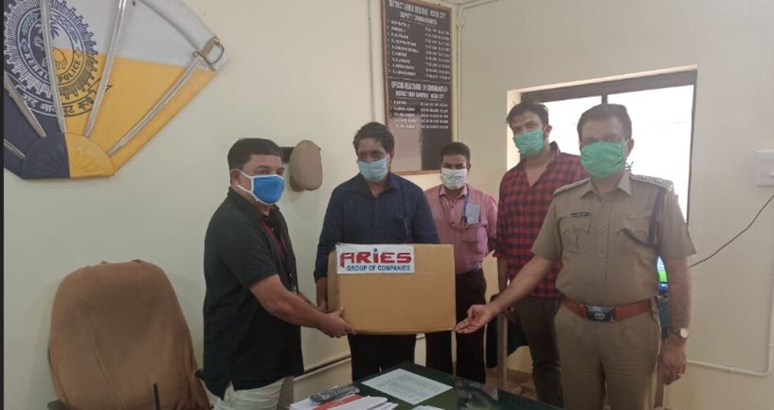  പൊലീസ് സേനാംഗങ്ങൾക്ക് സാമൂഹിക പ്രതിബദ്ധതാ പദ്ധതിയുടെ ഭാഗമായി മാസ്കുകൾ വിതരണം ചെയ്ത് ഏരീസ് ഗ്രൂപ്പ്‌
