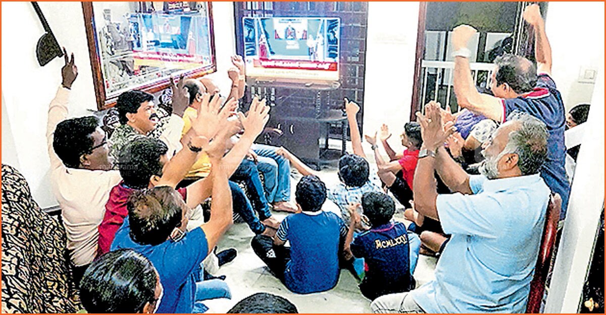 അഭിമാന നിമിഷം പങ്കുവച്ച് ഫ്യൂച്ചർ ഫുട്ബോൾ അക്കാദമി അംഗങ്ങൾ എറണാകുളം