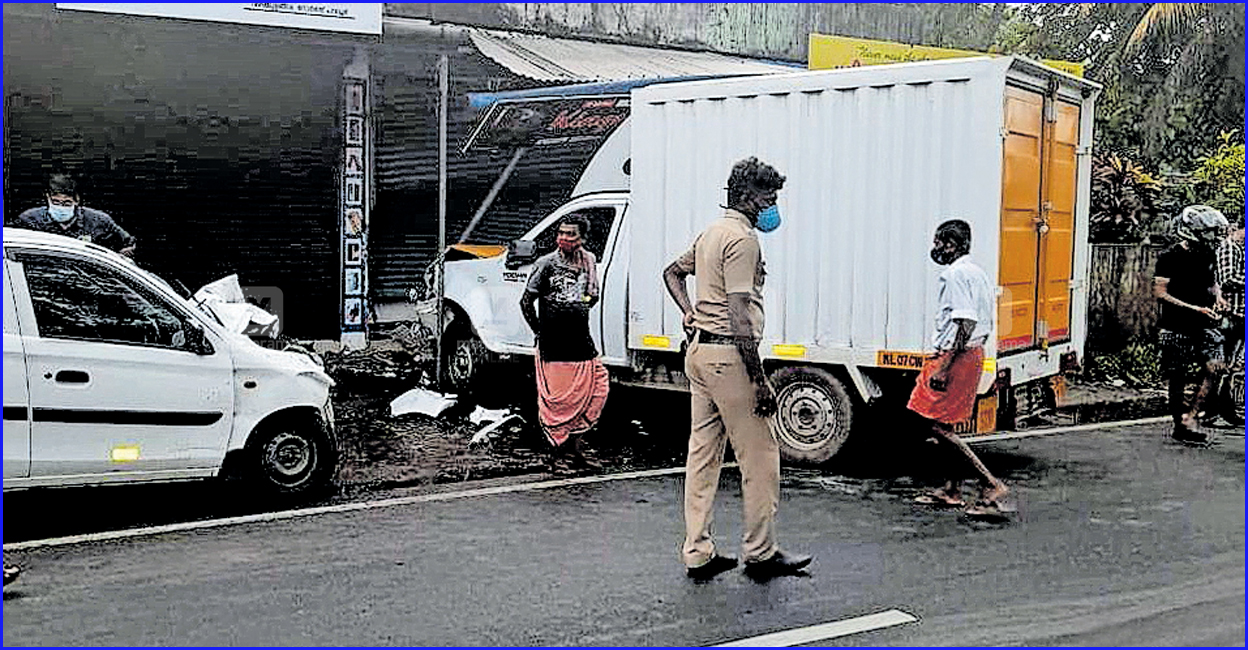 കാറും വാനും കൂട്ടിയിടിച്ചു; നിയന്ത്രണം വിട്ട ‌വാൻ സമീപത്തെ കടയിലേക്ക്