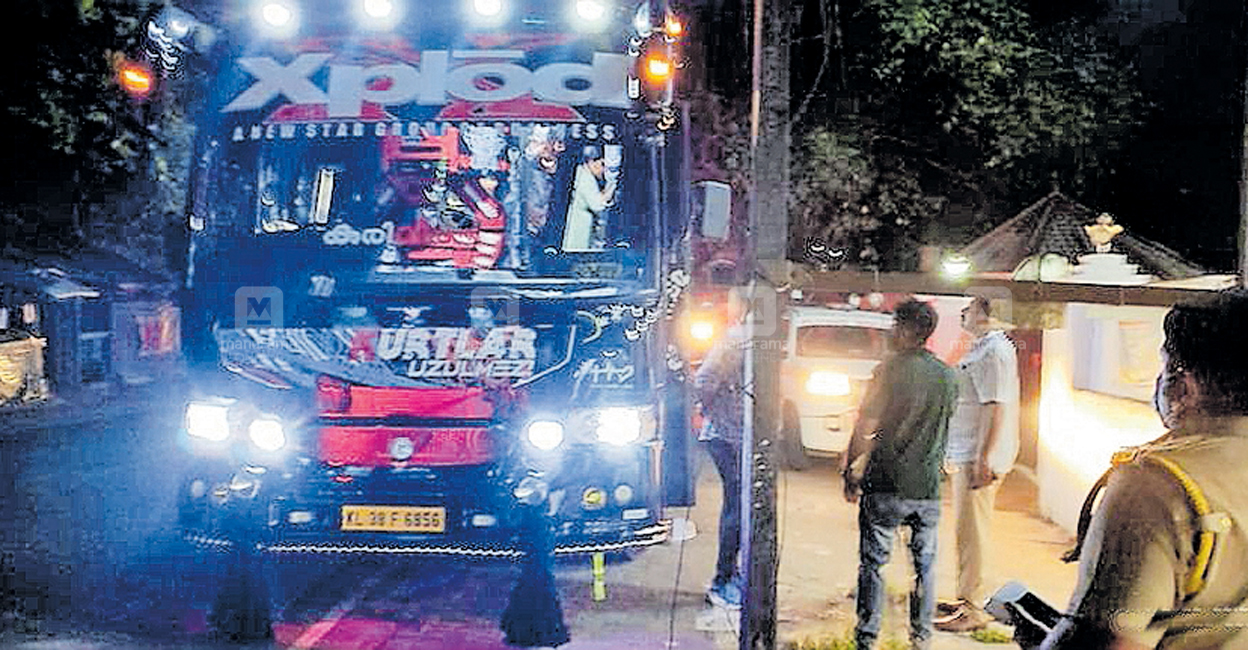 നിയമ ലംഘനം; 144 ടൂറിസ്റ്റ് ബസുകൾ കൂടി പിടിയിൽ Kerala Motor Vehicle