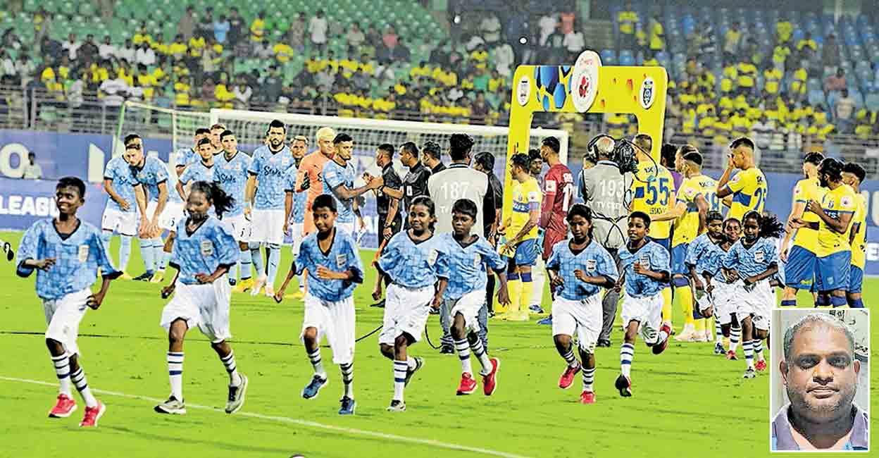 താരമായിരുന്ന ഗുരുവിനെ സാക്ഷിയാക്കി, താരങ്ങളുടെ കരം പിടിച്ച് ശിഷ്യരെത്തി