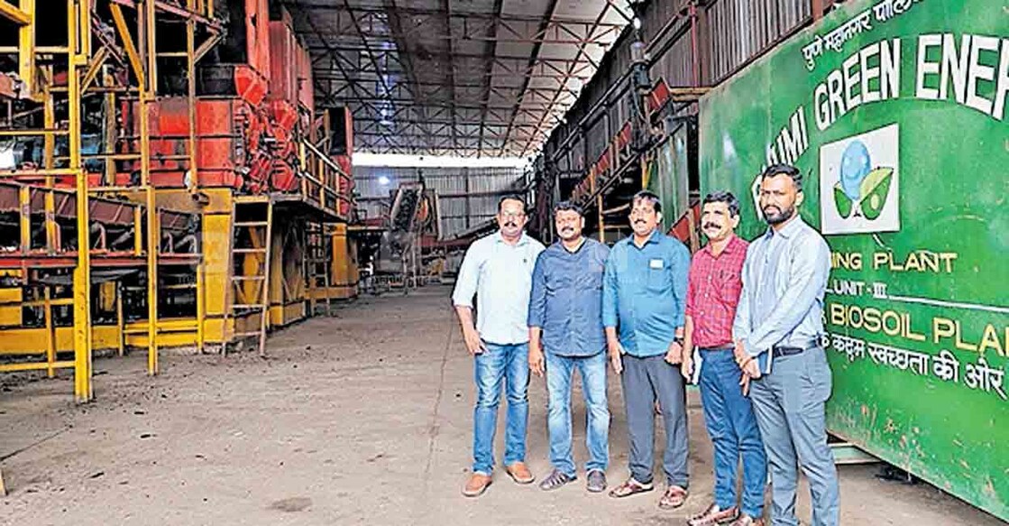 കോർപറേഷൻ പ്രതിനിധി സംഘം പുണെയിലെ ഭൂമി ഗ്രീൻ എനർജി ബയോമൈനിങ് കേന്ദ്രത്തിൽ  