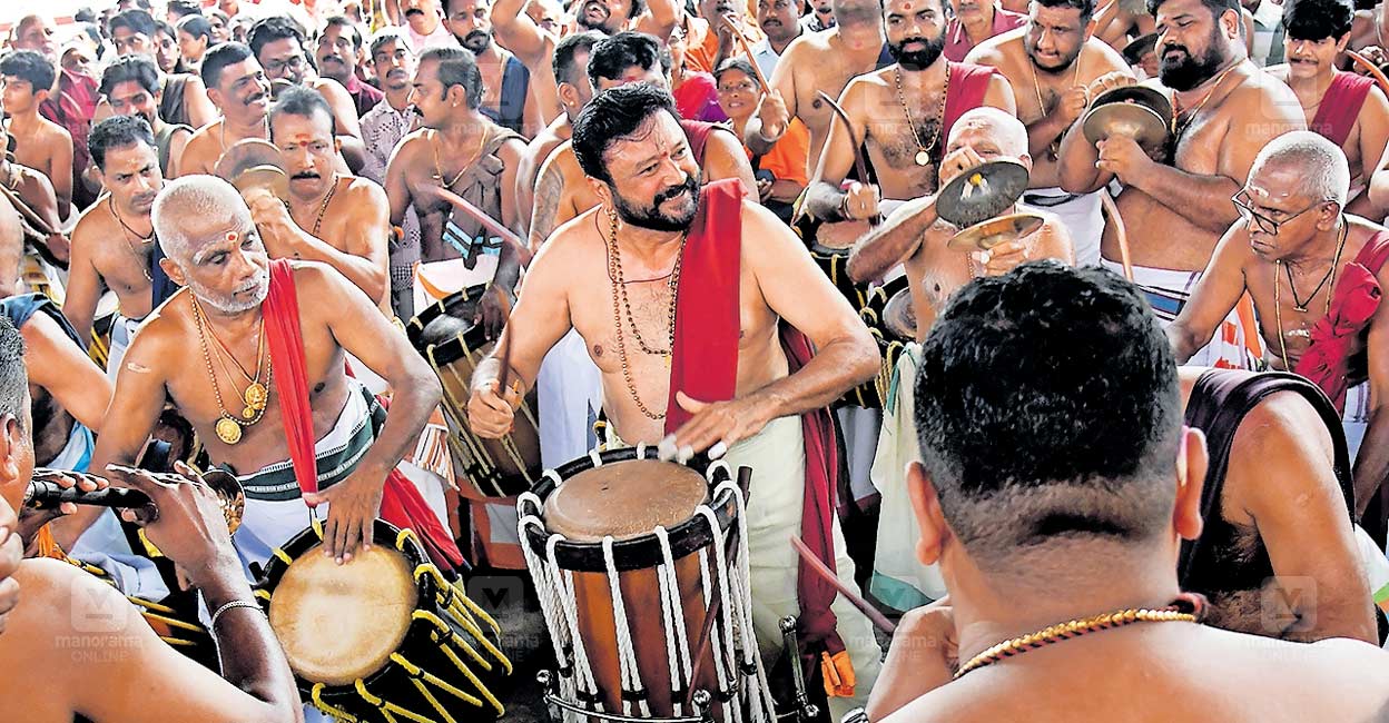 ആസ്വാദക ഹൃദയം കീഴടക്കി ജയറാം: ചോറ്റാനിക്കര പവിഴമല്ലിത്തറയിൽ പ്രമാണിയായി  മേളപ്പെരുമഴ | jayaram | actor | chotayanikkara temple | navratri festival |  panchavadyam | kerala temple ..., image size:1248x650