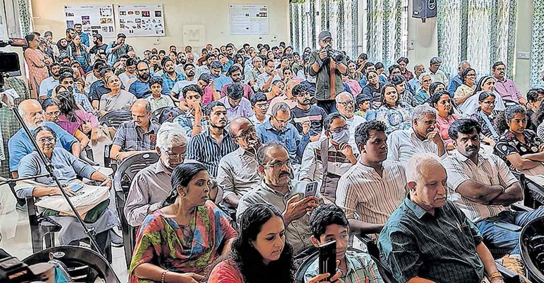  കൊച്ചി ശാസ്ത്ര സാങ്കേതിക സർവകലാശാലയിൽ സംഘടിപ്പിച്ച സയൻസ് സ്ലാമിൽ ശാസ്ത്ര ഗവേഷകരുടെ അവതരണം കാണാനെത്തിയ സദസ്സ്.  
