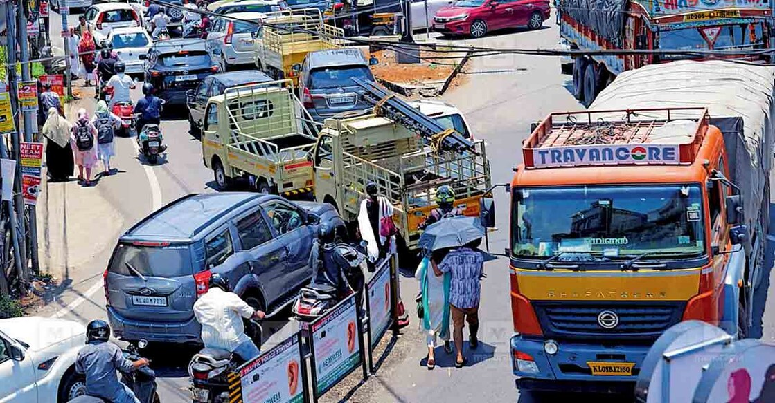 പെരുമ്പാവൂർ നഗരത്തിലെ ഗതാഗതക്കുരുക്ക്.  