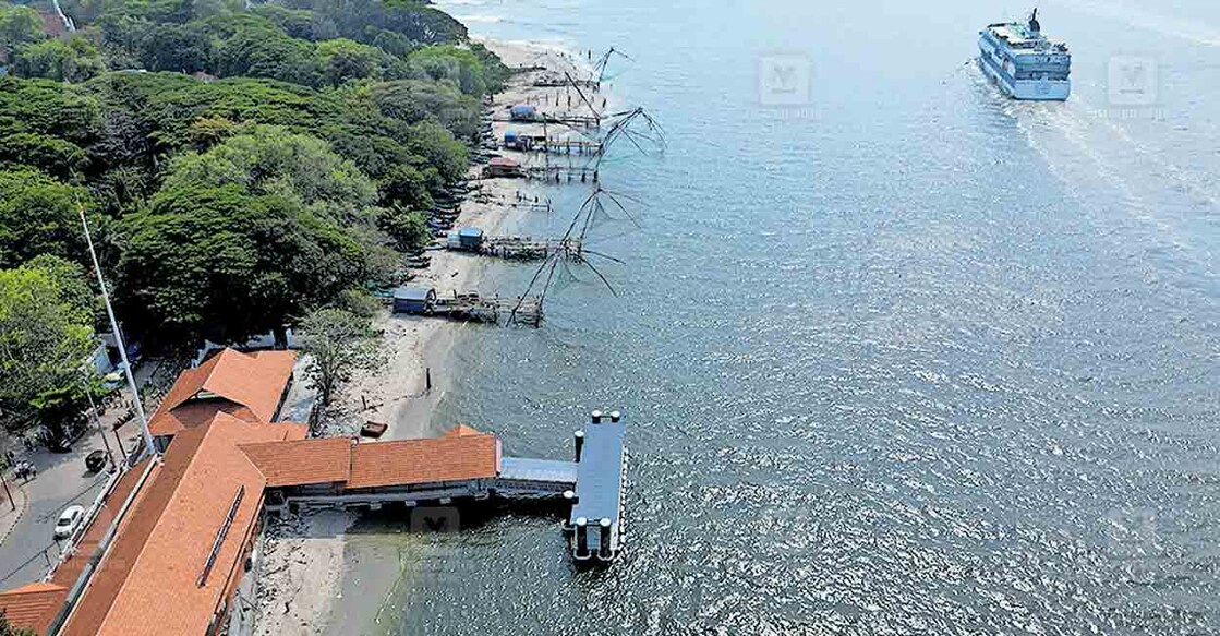 ernakulam-water-metro-to-fort-kochi ഫോർട്ട്കൊച്ചിയിലെ വാട്ടർ മെട്രോ ജെട്ടി. ചിത്രം: മനോരമ