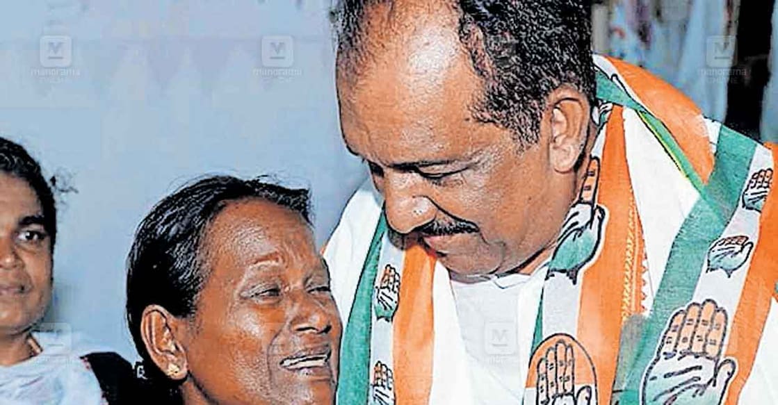 ചാലക്കുടി മണ്ഡലത്തിലെ യുഡിഎഫ് സ്ഥാനാർഥി ബെന്നി ബഹനാൻ മലയാറ്റൂരിൽ തിരഞ്ഞെടുപ്പു പ്രചാരണത്തിനിടെ.  
