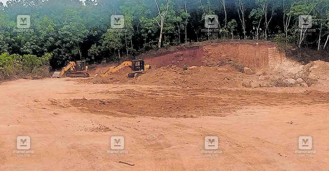 ആവോലി പഞ്ചായത്തിലെ മണ്ണ് ഖനനം  