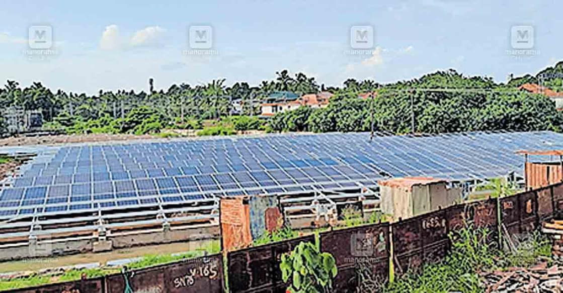 ernakulam-milma-dairy-plant-into-fully-solar-power മിൽമ ഡെയറിയിൽ സോളർ പാനലുകൾ
സ്ഥാപിച്ചപ്പോൾ.