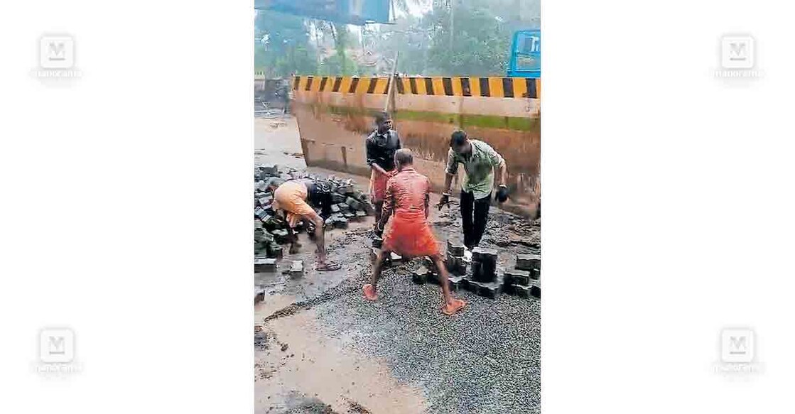 ഉയരപ്പാത നിർമാണ സ്ഥലത്തെ റോഡിൽ കോൺക്രീറ്റ് ടൈൽ പാകുന്നു