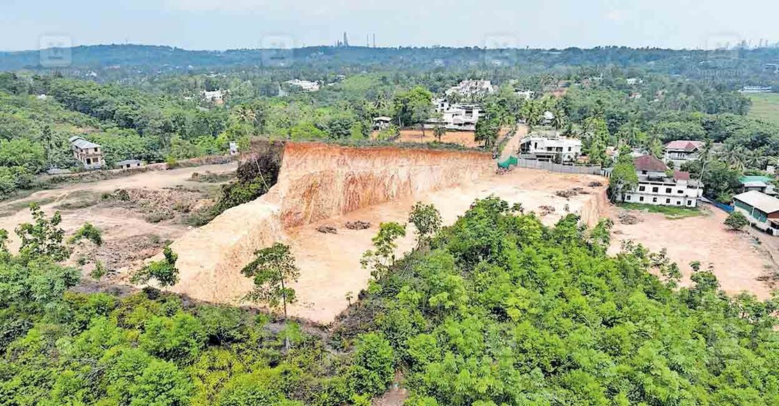 കുന്നത്തുനാട് പഞ്ചായത്ത് പരിധിയിലെ മണ്ണെടുത്ത ഒരു പ്രദേശം. ആകാശ ചിത്രം 