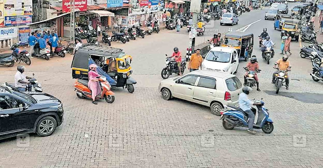 പട്ടിമറ്റം ജംക്‌ഷനി‍ലെ ഗതാഗതക്കുരുക്ക്  