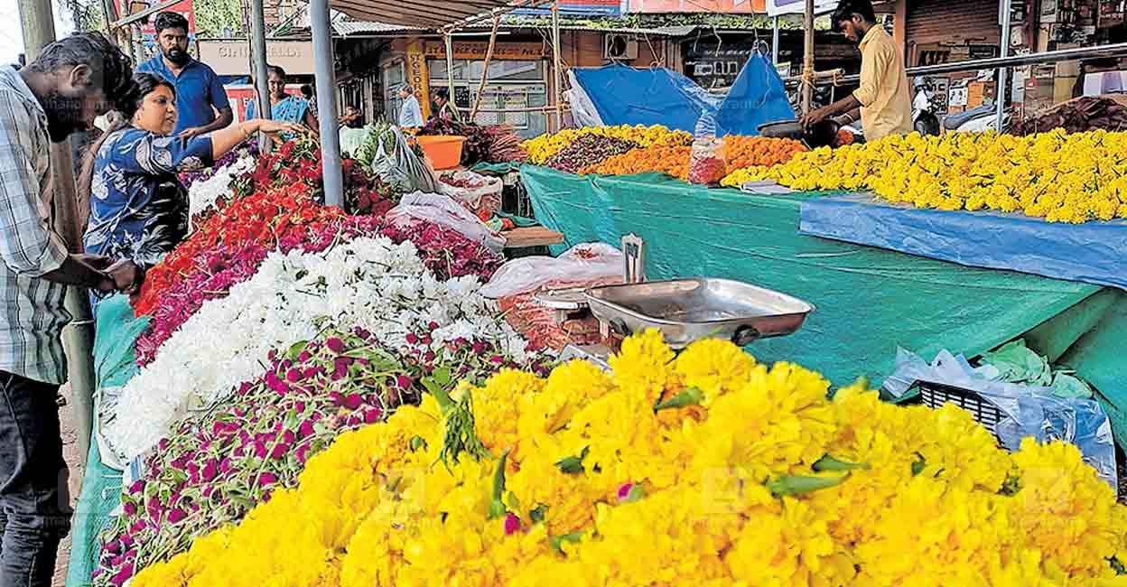 തൃപ്പൂണിത്തുറ ഓണത്തിരക്കിലേക്ക്; മഴ മാറിനിന്നതു വിപണിയെ ഉഷാറാക്കി
