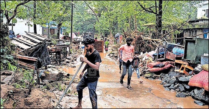താഴ്വാരം കോളനിയിലെ വെള്ളം കയറിയ വീടുകൾ ഡിവൈഎഫ്ഐ, സേവാഭാരതി, യൂത്ത് കോൺഗ്രസ് പ്രവർത്തകരും നാട്ടുകാരും ചേർന്നു ശുചീകരിക്കുന്നു. താഴ്വാരം കോളനിയിലെ വെള്ളം കയറിയ വീടുകൾ ഡിവൈഎഫ്ഐ, സേവാഭാരതി, യൂത്ത് കോൺഗ്രസ് പ്രവർത്തകരും നാട്ടുകാരും ചേർന്നു ശുചീകരിക്കുന്നു.