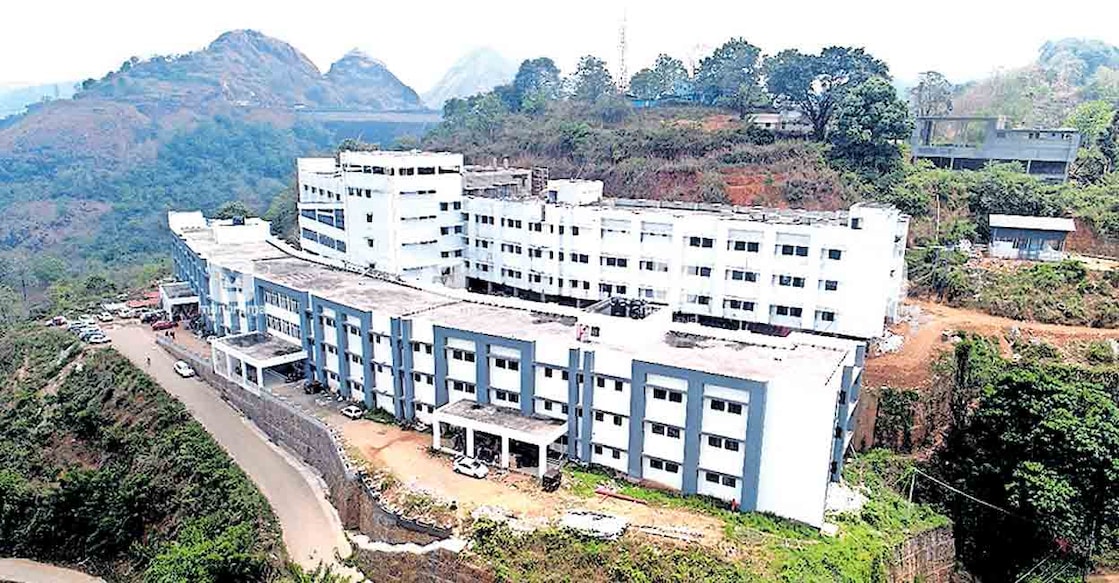 idukki-medical-college ഇടുക്കി മെഡിക്കൽ കോളജ് ആശുപത്രി.