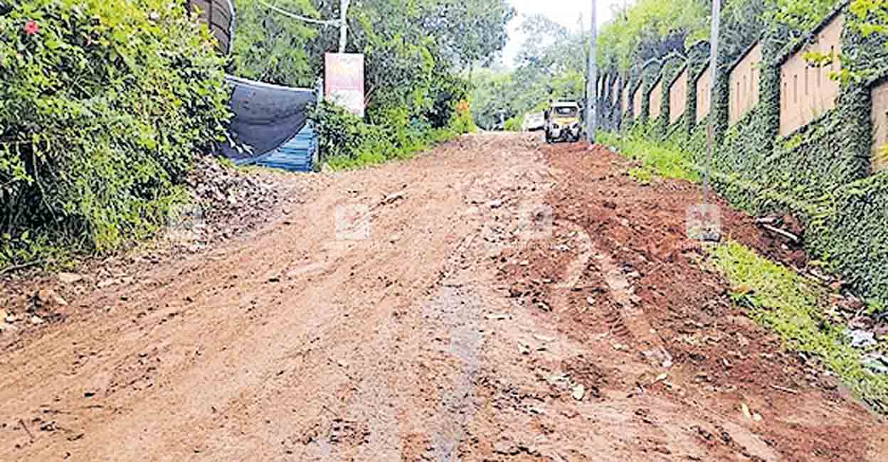 റോഡ് തകർന്നിട്ട് 5 വർഷമായി, ഒട്ടകത്തലമേട്ടുകാരുടെ ക്ഷമ പരീക്ഷിക്കരുത്!