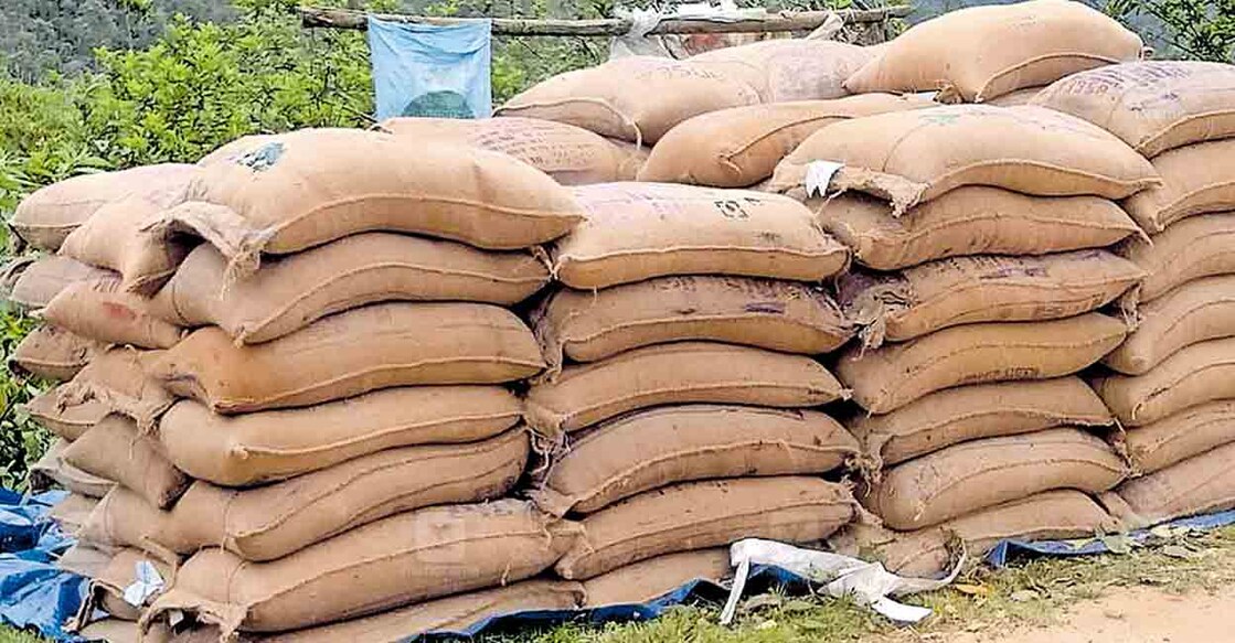 idukki-ration-items
പെട്ടിമുടിയിലെ ഗോഡൗണിൽ സൂക്ഷിച്ചിരിക്കുന്ന റേഷൻ സാധനങ്ങൾ.