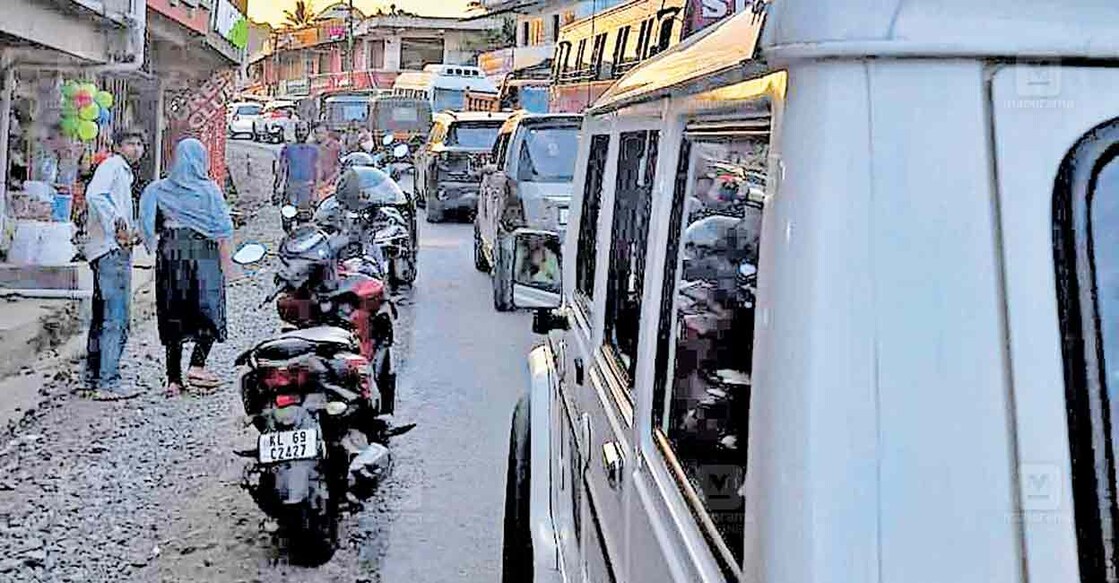 nedumkandam-road തൂക്കുപാലത്തെ ഗതാഗതക്കുരുക്ക്.
