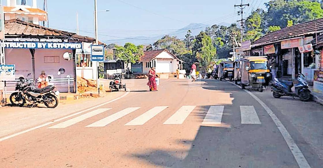 വാഹനാപകടങ്ങൾ പതിവായ മുല്ലക്കാനം ജംക്‌ഷൻ.  