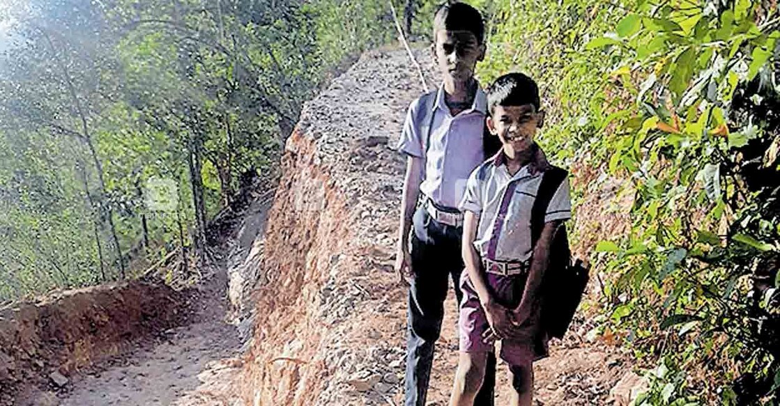 idukki-moolamattom-road ഇലപ്പള്ളി ചെളിക്കൽ റോഡ് നിർമാണത്തിന്റെ ഭാഗമായി
പൊളിച്ചിട്ട നിലയിൽ.