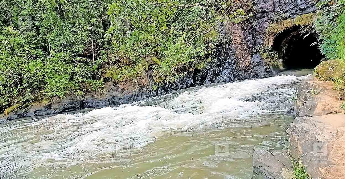 നിലവിൽ പ്രവേശനം നിരോധിച്ചിരിക്കുന്ന അഞ്ചുരുളി ടണൽ മുഖം(ഫയൽ ചിത്രം).  