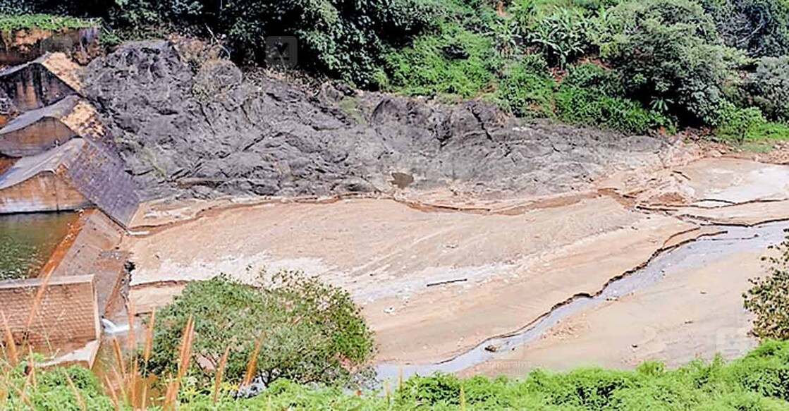 Kallarkutty-dam കല്ലാർകുട്ടി അണക്കെട്ടിന് സമീപം അടിഞ്ഞുകൂടിയ മണൽ ശേഖരം.