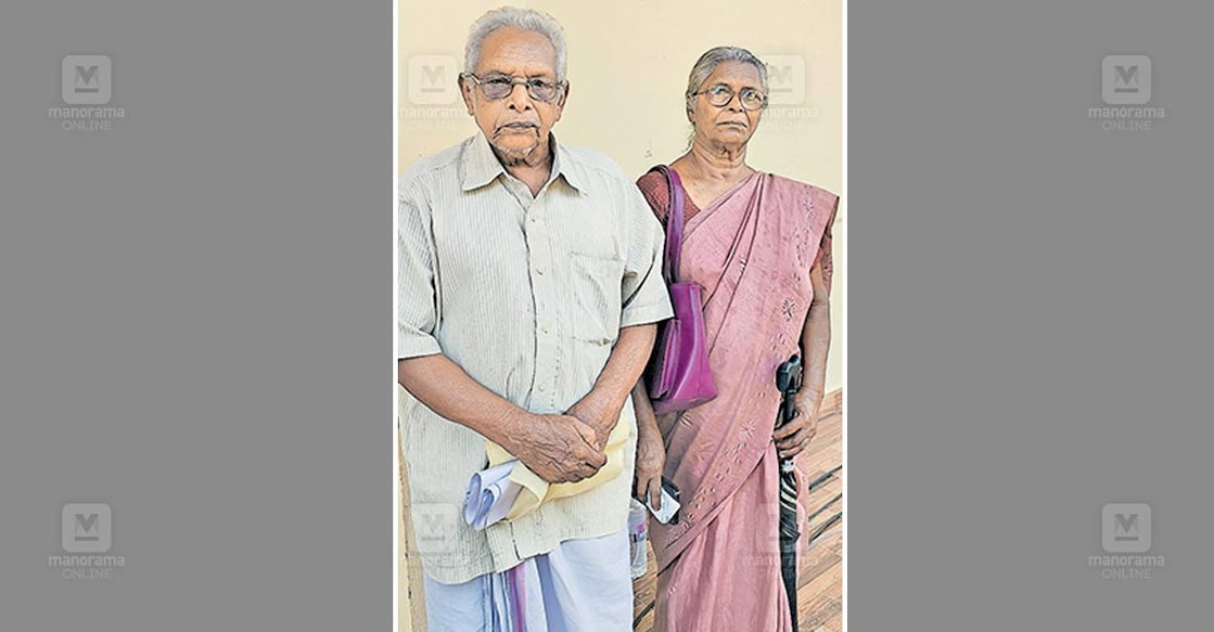 എം.കെ.ഗോപാലനും ശാരദയും.  