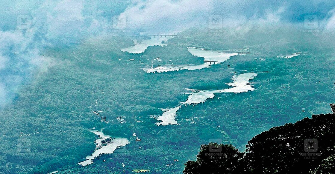 മലങ്കര ജലാശയത്തിന്റെ വിദൂര ദൃശ്യം  